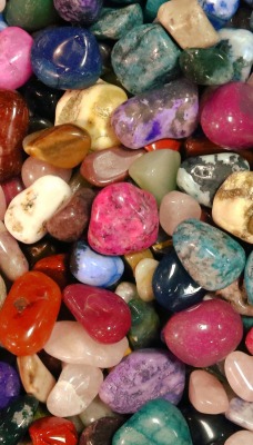 камни галька цветные