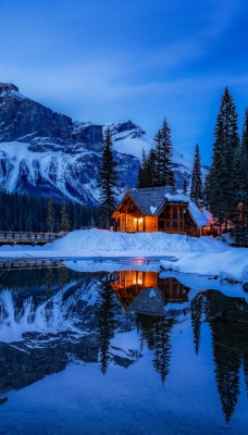 озеро зима сумерки снег домик вечер