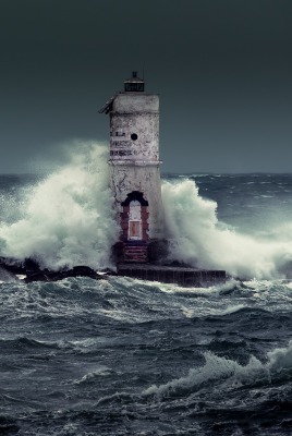 маяк волны море