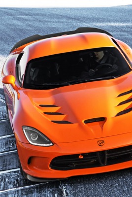 оранжевый автомобиль