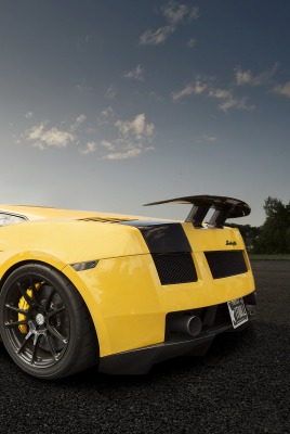 желтая Lamborghini