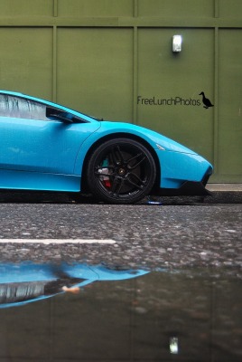 Lamborghini голубая отражение