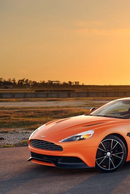 оранжевы автомобиль aston martin vanquish