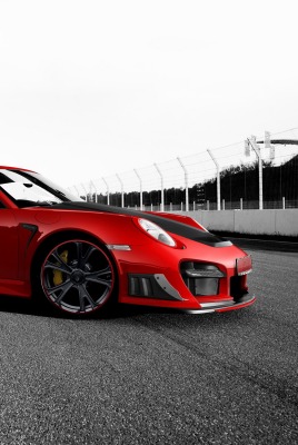 красный спортивный автомобиль porsche 911 gt2 rs