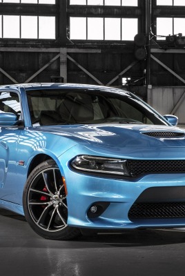 синий автомобиль dodge charger scat pack