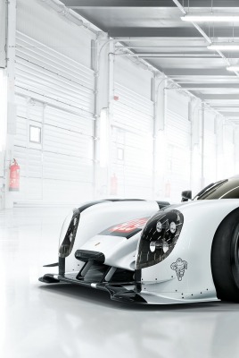 белый спортивный автомобиль porsche 919 hybrid