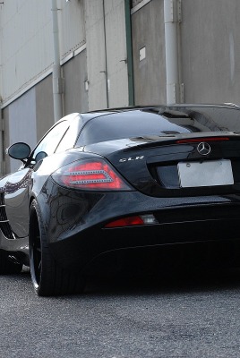 черный автомобиль mercedes slr mclaren