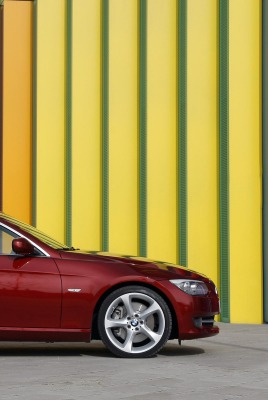 BMW в бордовом цвете