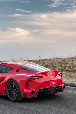 красный спортивный автомобиль Toyota Supra