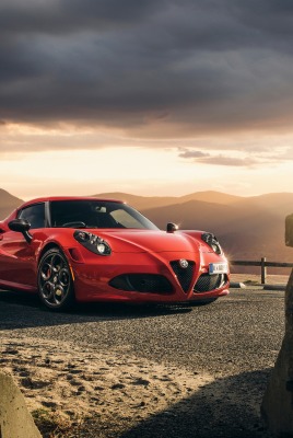 красный автомобиль alfa romeo 4c red car