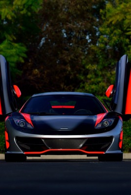 спортивный автомобиль MCLAREN MP4-12C