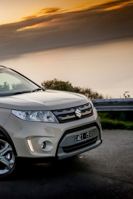 автомобиль белый suzuki grand vitara