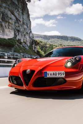 спортивный автомобиль оранжевый Alfa Romeo 4C