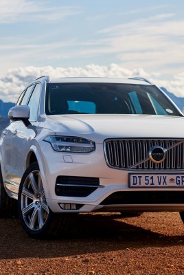 Внедорожник Volvo XC90 белая