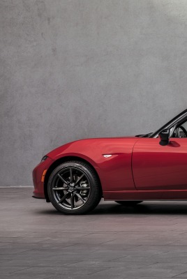 Mazda MX-5 кабриолет стена