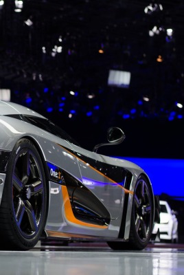 автомобиль суперкар спортивный вид сзади