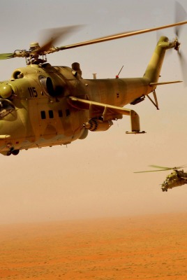 вертолеты над пустыней