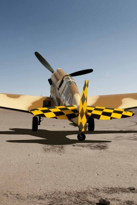 Желтый самолет в пустыне