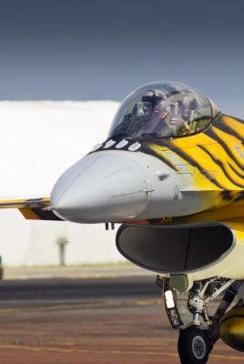 авиация самолет желтый F-16 Fighting Falcon