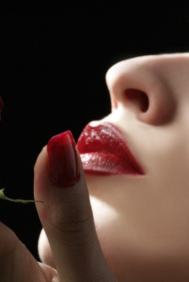 Роза, губы, ногти