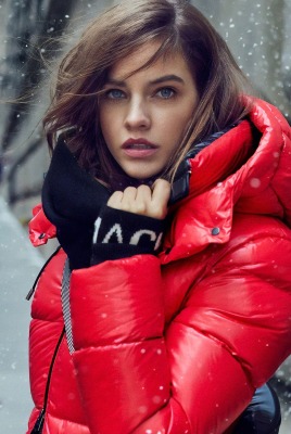 девушка стена снег куртка