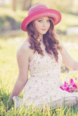 девушка лето шляпка лужайка цветы