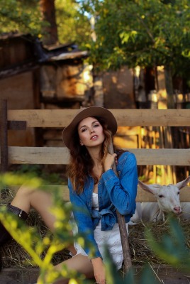 девушка деревня шляпа солома сено козы