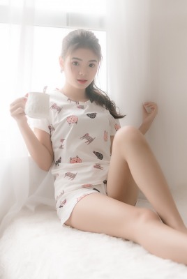 девушка азиатка постель кофе утро