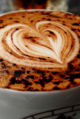 Сердце в чашке кофе