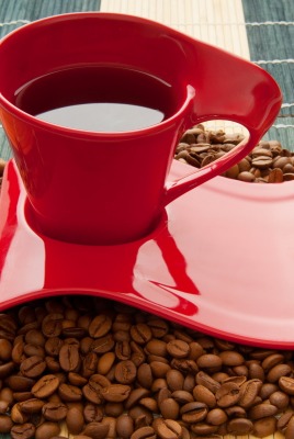 Красная чашка с кофе