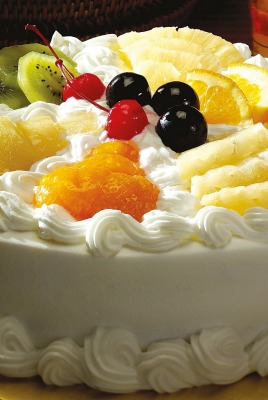 Кремовый торт с фруктами