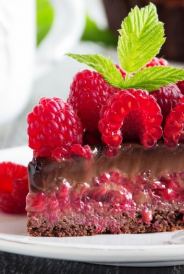 пирог малина шоколад десерт тарелка