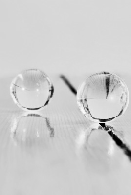 шары стеклянные ламинат отражение