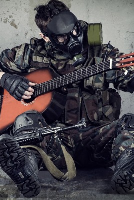 солдат гитара автомат