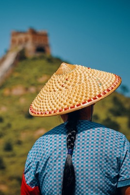 китай китайская стена холмы человек шляпа