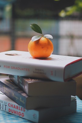 книги стол мандарин