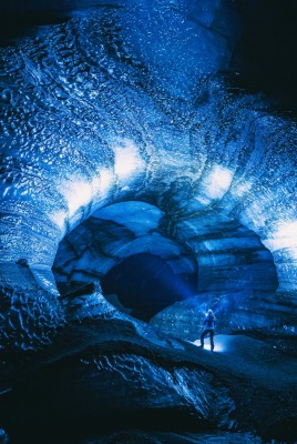 пещера свечение голубой