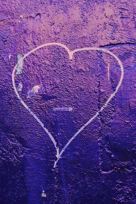 стена штукатурка сердце фиолетовый