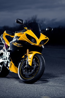 мотоцикл желтый ночь дорога