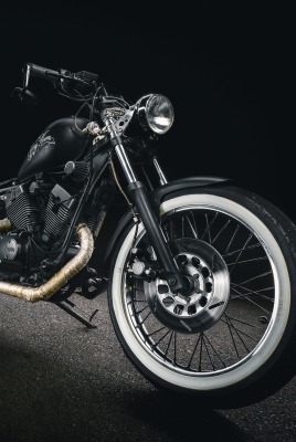 мотоцикл вид сбоку черный фон