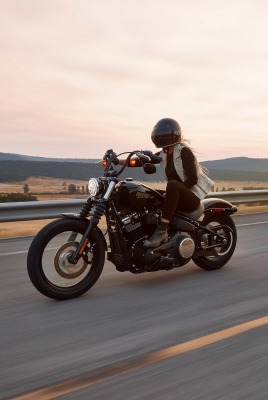 девушка байкер мотоцикл скорость дорога