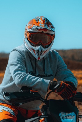 мотоциклист мотокросс шлем
