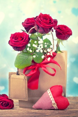 Подарок розы сердечко