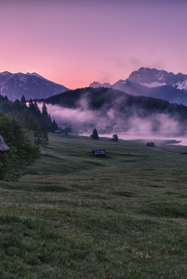 Степь, горы, туман