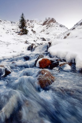 природа река снег зима камни