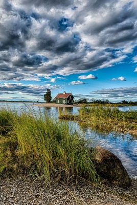 Дом трава облака вода природа