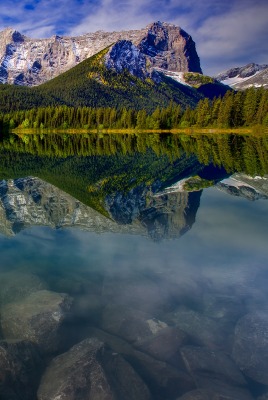 Отражение горы озеро