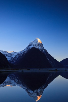 Милфорд Саунд Новая Зеландия горы озеро природа