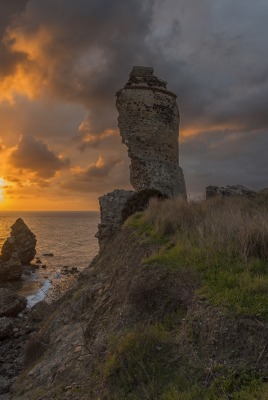 скала камни обрыв море закат