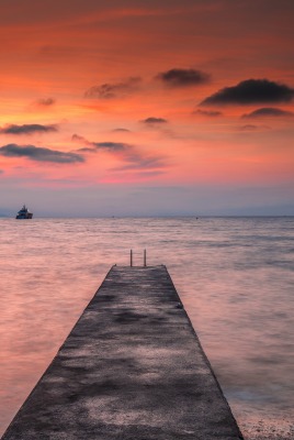 море пристань закат